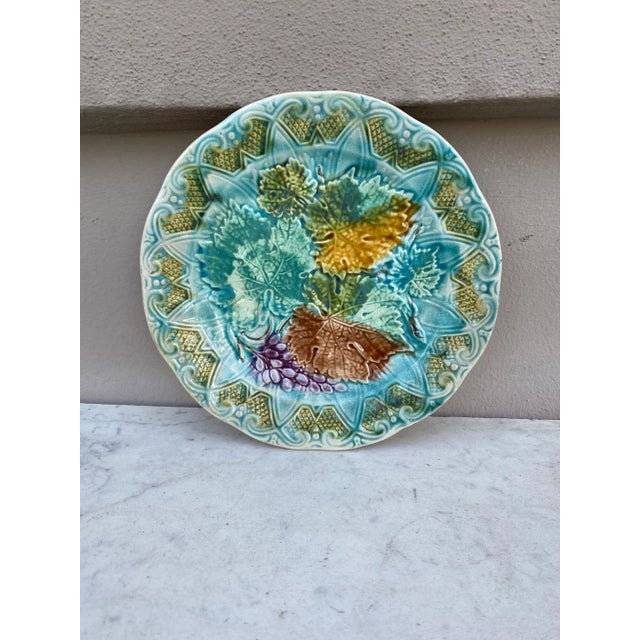 Late 19th Century French Majolica Leaves & Grapes Plate Onnaing, Circa 1900 For Sale - Image 5 of 5