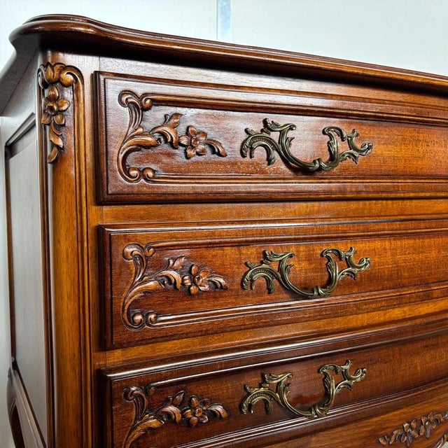 Antique Louis XV Chest of Drawers in Walnut & Brass, 1900s For Sale - Image 9 of 18