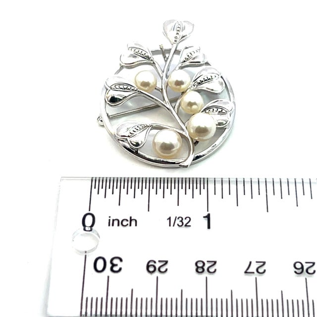 1990s Mikimoto Estate Akoya Pearl Circular Flower Brooch Pin Sterling Silver For Sale - Image 4 of 12