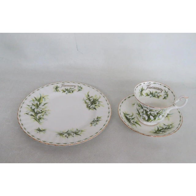 Late 20th Century Royal Albert Bone China January Snowdrops Tea Cup Saucer and Plate Set For Sale - Image 5 of 10