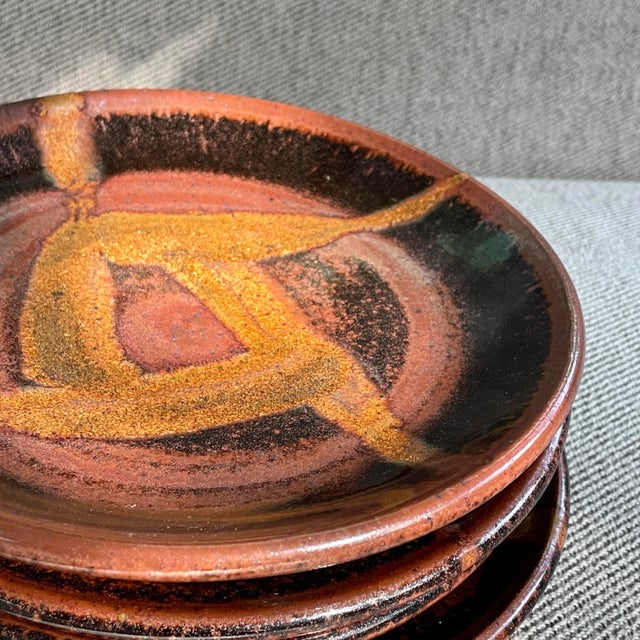 20th Century Carole Armstrong American Signed Studio Art Chuzara Plates- Set of 4 For Sale In Philadelphia - Image 6 of 9