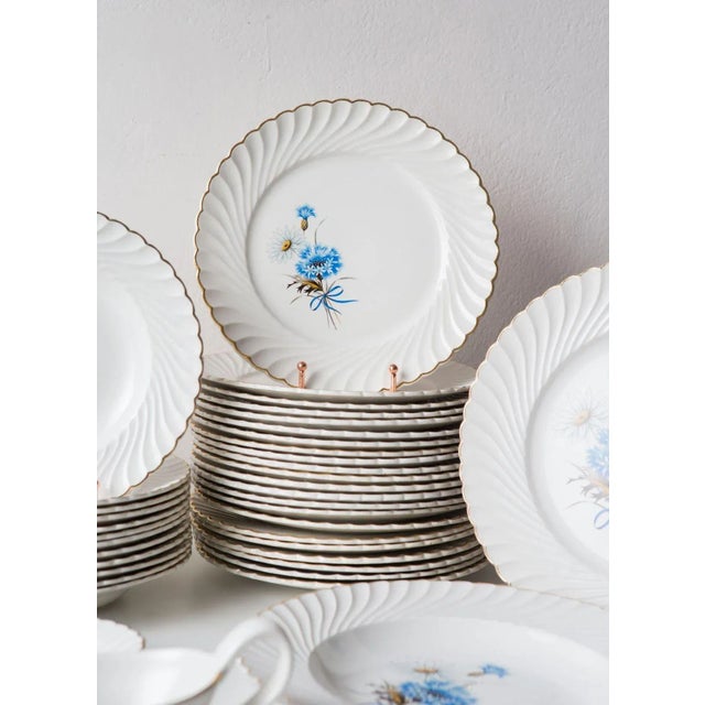 39 PIECES: Tableware consisting of 22 dinner plates (25 cm), 12 deep plates (23 cm), round dish of 28.5 cm and 4 cm deep,...