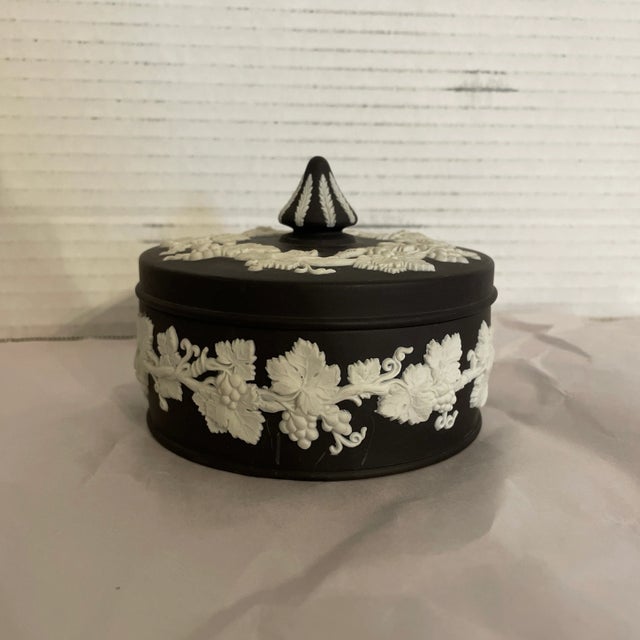 Wedgwood Antique Black Round Lidded Wedgwood Box For Sale - Image 4 of 13
