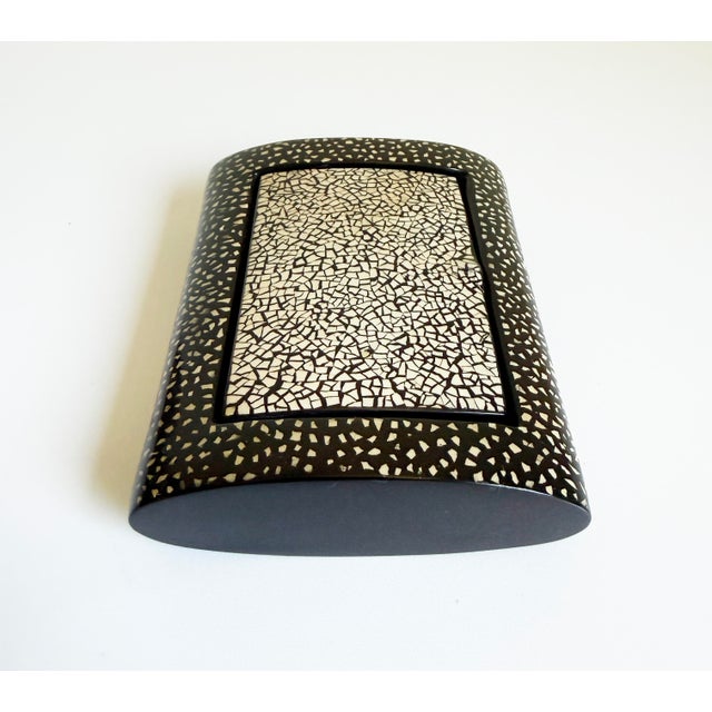 Contemporary Late 20th Century Eggshell Lacquer, Jean Dunand Style Art Deco Box For Sale - Image 3 of 11