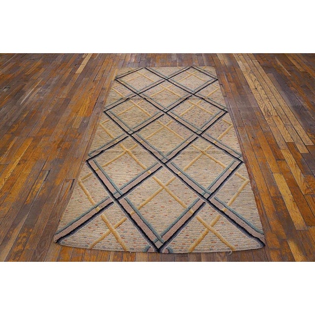 1920s Tan Ecru Diamond Antique American Hooked Rug 3' 3'' X 7' 8'' Knotted Wool Carpet For Sale - Image 4 of 5