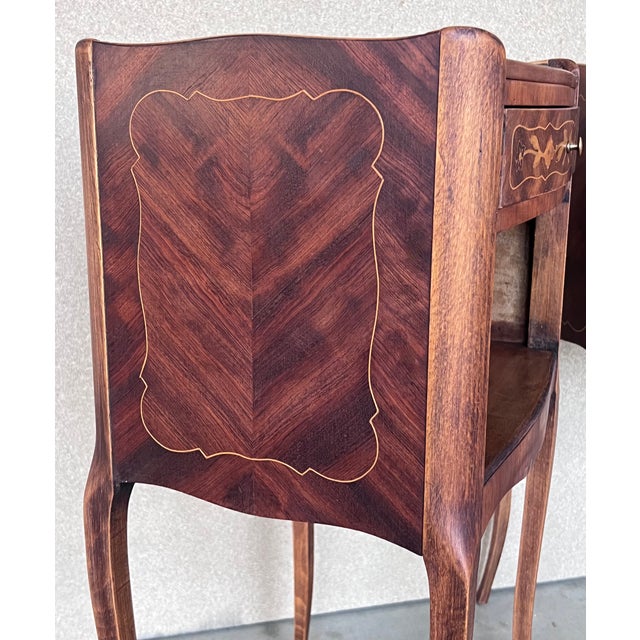1930s 20th Century Pair of Marquetry Darkness Walnut Nightstands Tables With Drawers For Sale - Image 5 of 9