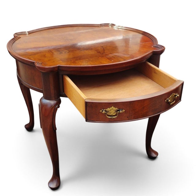 1960s Exquisite Vintage Hekman Furniture Accent Tables With Rich Burled Wood, Elegant French Cabriole Legs & Scalloped Edges For Sale - Image 5 of 12