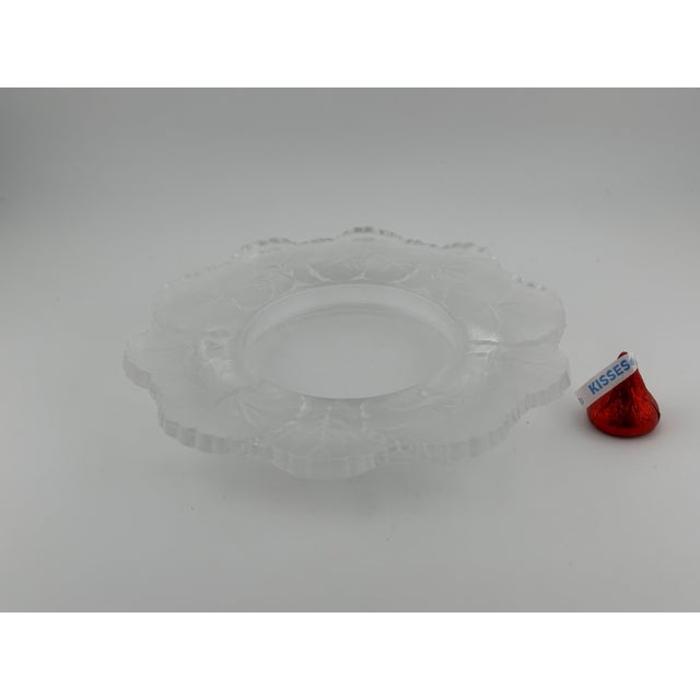 Art Deco 1960s Lalique Honfleur Geranium Dish 5-3/4" | Frosted Glass Rim | Signed Lalique France For Sale - Image 3 of 9