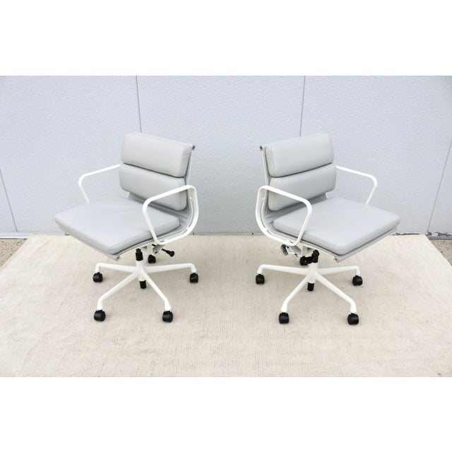 Mid-Century Modern Herman Miller Eames Soft Pad Management Chair in Gray Leather For Sale - Image 9 of 18