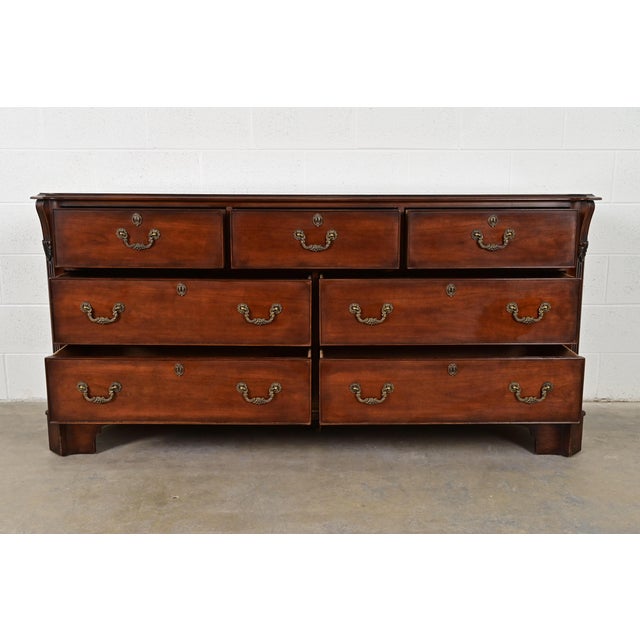 Late 20th Century Henredon Georgian Carved Mahogany Seven-Drawer Dresser or Credenza For Sale - Image 5 of 13