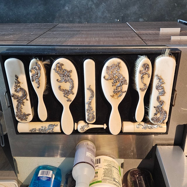 Traditional Early 20th Century Edwardian Necessaire in Wood Chest For Sale - Image 3 of 9