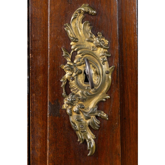 Monumental 17th Century Dutch Cabinet in Sculpted Oak For Sale - Image 4 of 8