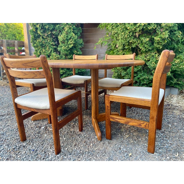 Vintage Danish Modern Solid Wood Dining Table With 5 Newly Upholstered Chairs – Minimalist Small Space Design Set of 6 For Sale - Image 4 of 10