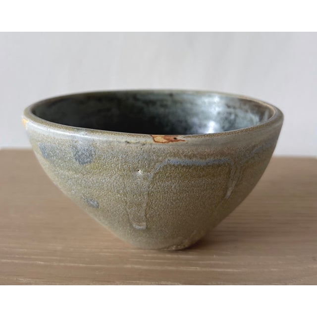 Late 20th Century American Studio Pottery Bowl With Blue-Gray Reactive Glaze, New York For Sale - Image 5 of 6