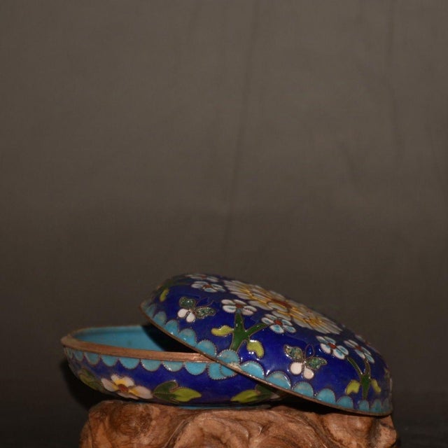 Blue Vintage Chinese Cloisonné Enamel Floral Round Trinket Box - Blue Ground With Peony & Butterflies For Sale - Image 8 of 9