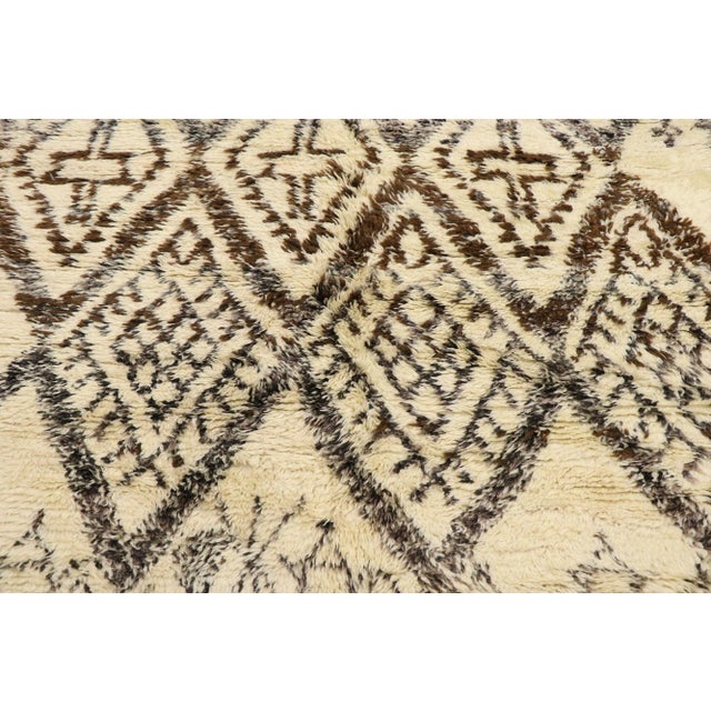 Berber Tribes of Morocco Vintage Berber Beni Ourain Moroccan Rug - 05'11 X 13'06 For Sale - Image 4 of 8