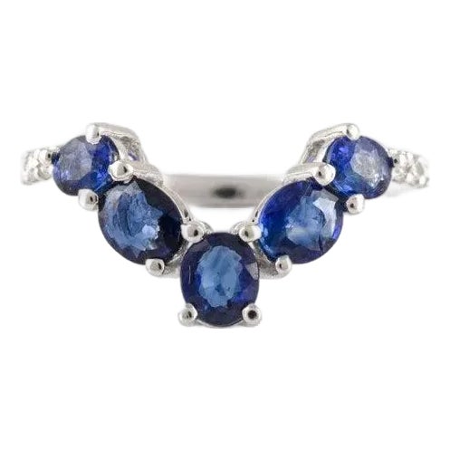Flanked Diamonds & 1.46ct Blue Sapphire Chevron 'V' Ring Size 7 For Sale