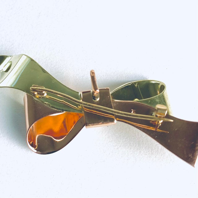 1960s Retro 14k Yellow and Rose Gold Bow Pendant Brooch For Sale - Image 4 of 6