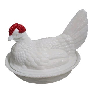 Vintage Mid-Century Modern Westmoreland White Milk Glass Hen on Nest Bowl For Sale