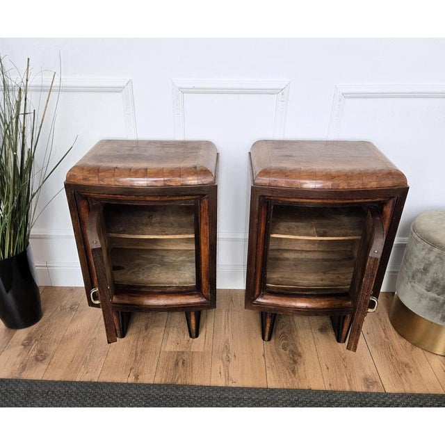 Wood Italian Art Deco Style Bedside Tables in Burl Walnut, 1940s, Set of 2 For Sale - Image 7 of 12