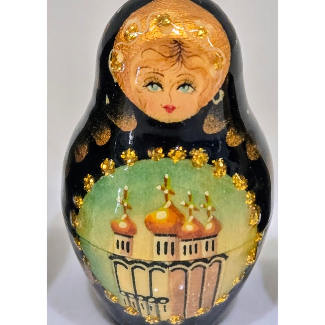 Vintage Hand-Painted Russian Matryoshka Nesting Dolls, 5-Piece Moscow Landmark Set, Black Lacquer & Gold For Sale - Image 10 of 13