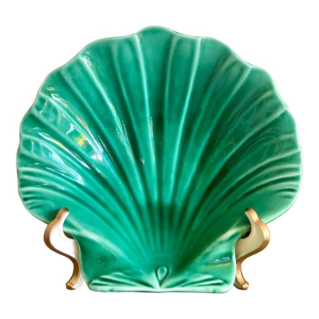 1954 Wedgwood Green Majolica Shell Dish — Made in England For Sale