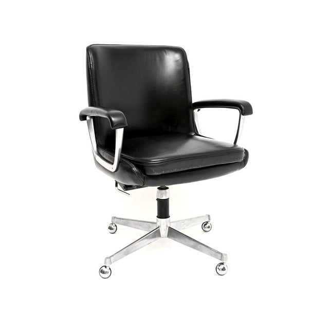 A smart, stylish and extremely comfortable vintage leather and chrome swivel desk chair. This was made in Germany by...