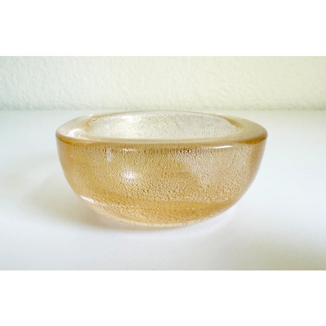 Hollywood Regency 1970s Elsa Peretti Style Gold Fleck Murano Glass Bowl For Sale - Image 3 of 10