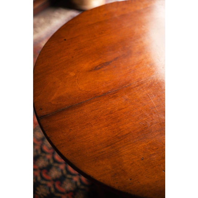 Round Walnut Coffee Table, 1800s, in Good conditions. Designed before 1890