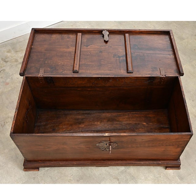 Brown English 19th Century or Earlier Mahogany Blanket Chest For Sale - Image 8 of 11