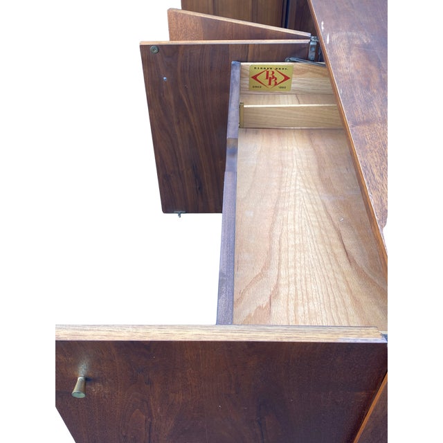 Barker Brothers & Cie 1950s California Walnut Credenza by Barker Bros., Los Angeles For Sale - Image 4 of 5