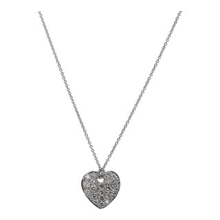 18k(750) White Gold Natural Diamond Heart Shape Pendant Necklace With Chain For Sale