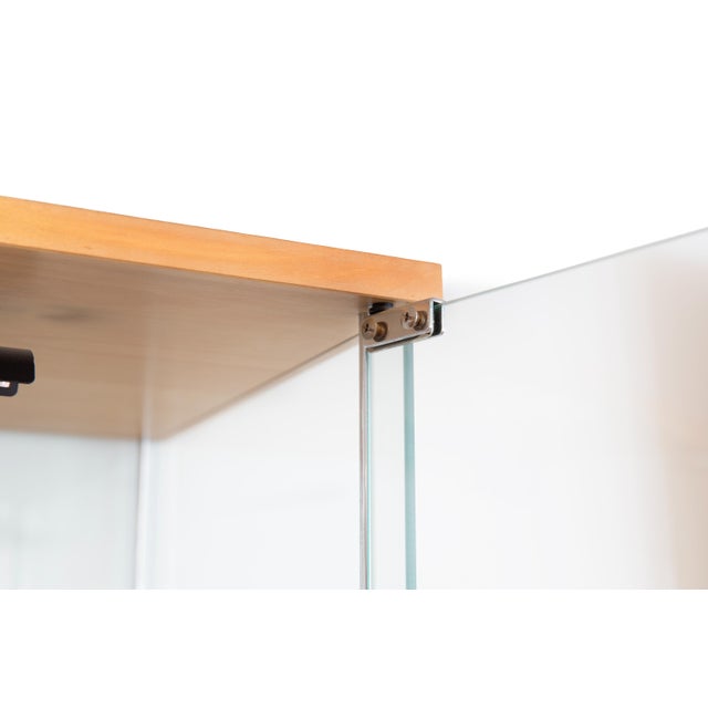 Pair of Mid-Century Modern Glass and Blond Wood Display Cases For Sale - Image 6 of 14
