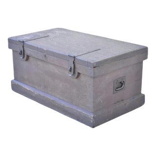Early 20th Century Antique English Campaign Brown Painted Wooden Military Blanket Chest Trunk For Sale