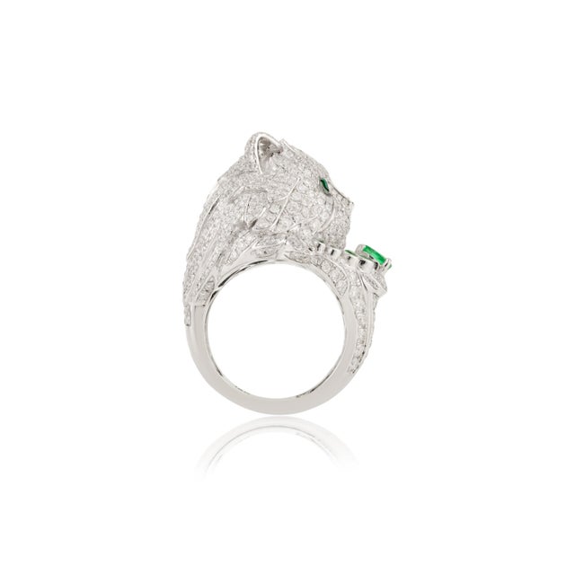 Luxury 18k Gold Cluster Diamond Emerald Cat Ring Size 7 For Sale - Image 4 of 12