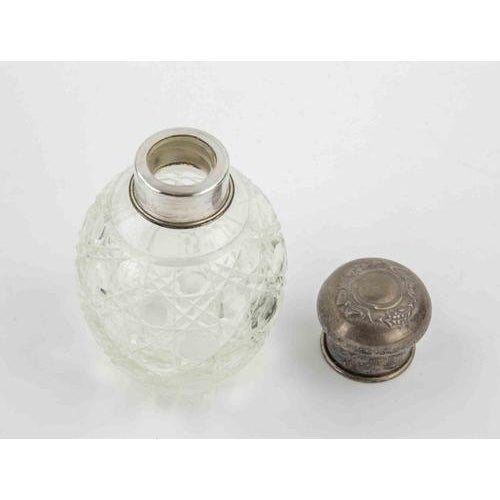 Vintage Art Nouveau Liberty Perfume Bottle in Glass and Silver Cap, 1910s For Sale - Image 3 of 7