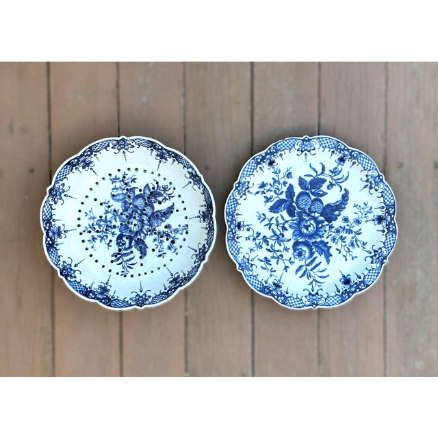 Blue 18th Century First Period Worcester Porcelain "Pine Cone" Cress Strainer Set For Sale - Image 8 of 16