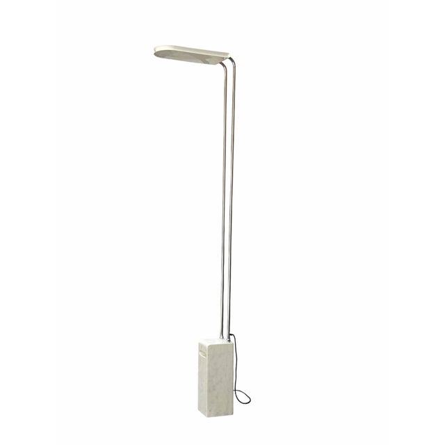 ‘Gesto’ floor lamp, designed by Bruno Gecchelin and manufactured by Skipper, Italy, in the 1960s It features a white...