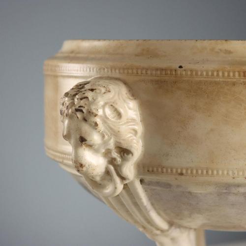 Early 19th Century Earthenware Tripod Tureen from Del Vecchio, Naples, Italy For Sale - Image 3 of 10