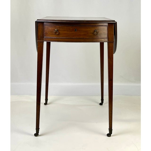 An exceptional period George III mahogany Pembroke table, dating to the early 19th century. This authentic antique...