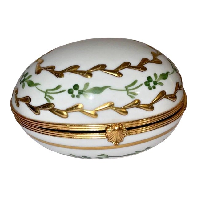 1980s French Limoges Porcelain Jewelry Casket With Gilt Ormolu Mounts For Sale