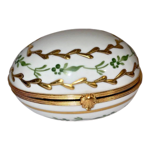 1980s French Limoges Porcelain Jewelry Casket With Gilt Ormolu Mounts