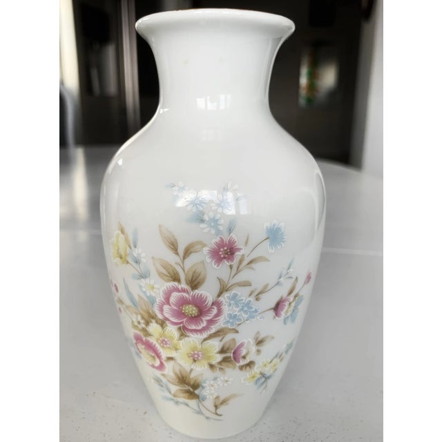 Mid-Century Chinese Porcelain Vase For Sale - Image 6 of 11