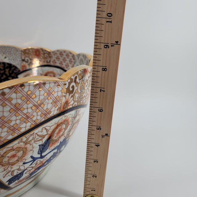Rare Antique Japanese Imari Porcelain Bowl Meiji Period 1868-1912 Scalloped Edge With Carved Rosewood Stand - Hand Painted Gold Gilt For Sale - Image 12 of 18