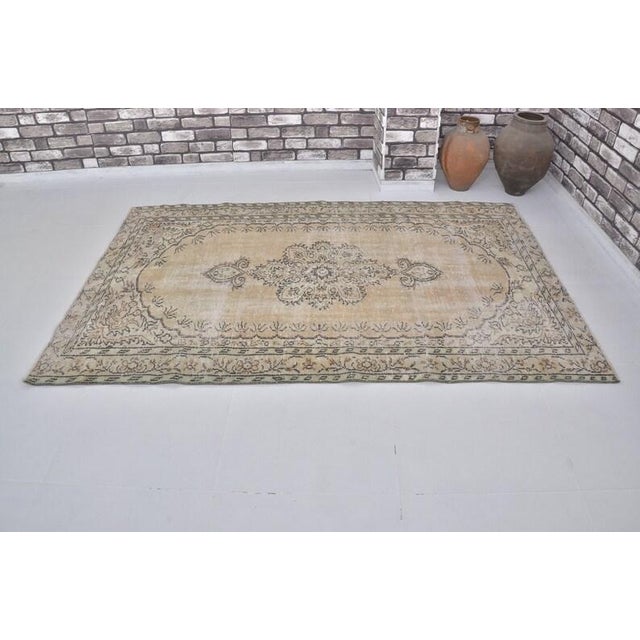 Turkish Vintage Handwoven Oushak With Floral Medallion For Sale - Image 3 of 10