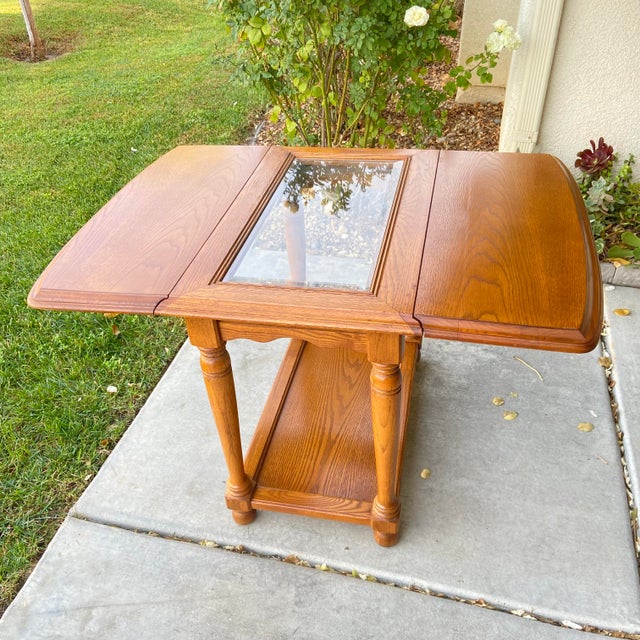 This beautiful rare vintage oak drop leaf coffee table is in great condition. Smoke-free environment. No major scars or...