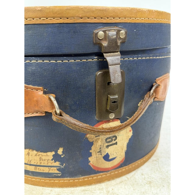 Animal Skin Antique Hat Box in Blue-Lined Cardboard and Leather, 1890s For Sale - Image 7 of 16