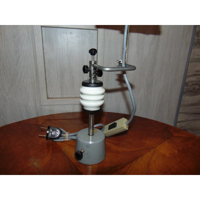 This desk lamp is from the 70s. The width of the lampshade is 13.5 cm, the width in the base is 7.5 cm. European Plug (up...