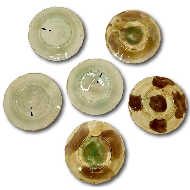 Late 19th Century Set of 6 Antique Victorian Wedgwood Vine & Strawberry Majolica Plates With Wall Hanger Brackets Late 19th Century For Sale - Image 5 of 18