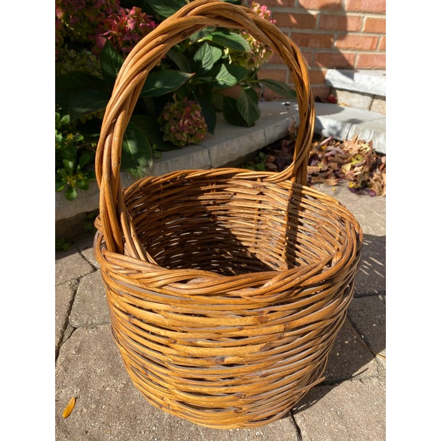 French Vintage French Woven Wicker Basket With Handle For Sale - Image 3 of 8
